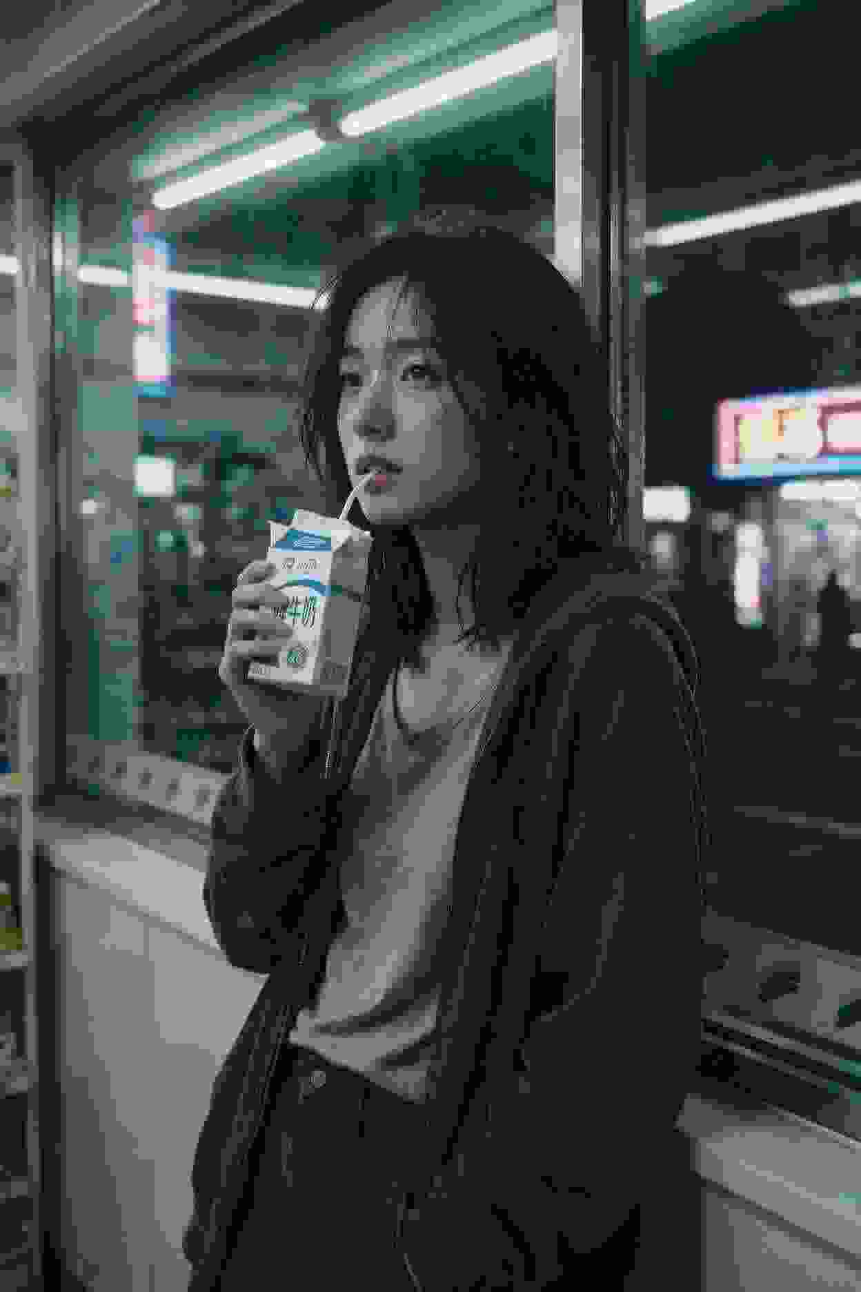 不期而至